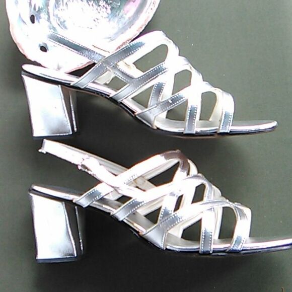 Vintage Fascinators Silver Heels - Picture 2 of 8